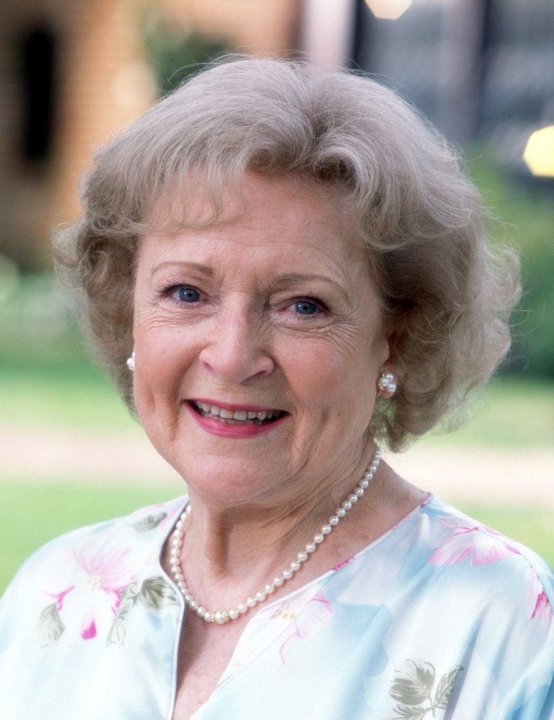  BINGN DOWN THE HOUSE, Betty White, 2003 m