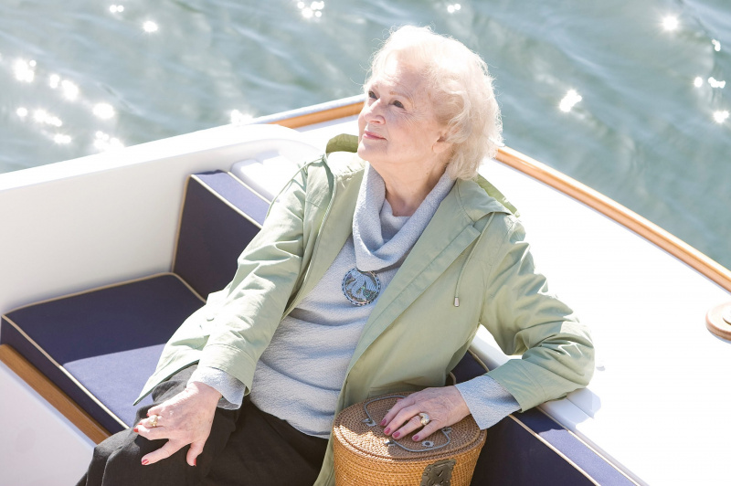 ÖNERİ, Betty White, 2009