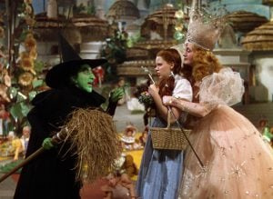   The Wicked Witch hotade Dorothy med timglaset i Wizard of Oz