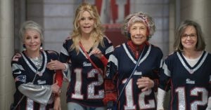  80 FOR BRADY จากซ้าย: Rita Moreno, Jane Fonda, Lily Tomlin, Sally Field