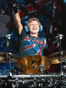 Rick Allen ponovno preživi čustveni položaj, v katerem je bil, potem ko je izgubil roko