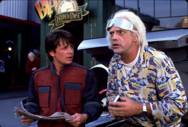   Michael J. Fox a Christopher Lloyd ve filmu Návrat do budoucnosti II.