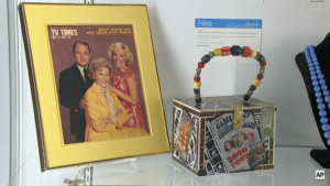 Bezittingen van Betty White's career and personal life are up for auction and selling for more than anticipated