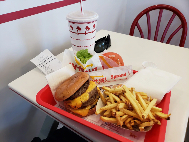  In-N-Out Burger étkezés