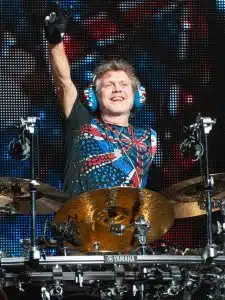   Rick Allen, que perdeu o braço na'80s, was violently attacked after a performance