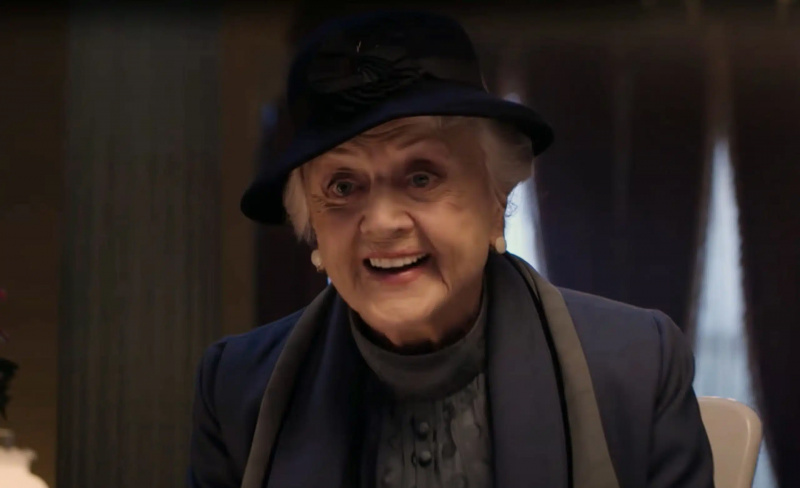  BUTTONS, PHIM CA NHẠC MỚI, (hay còn gọi là BUTTONS: A CHRISTMAS TALE), Angela Lansbury, 2018