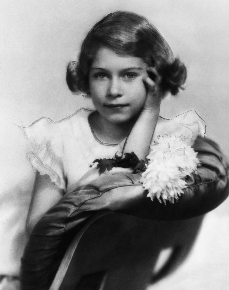  Hoàng gia Anh. Nữ hoàng tương lai của Anh, Công chúa Elizabeth vào sinh nhật lần thứ mười của mình, ngày 21 tháng 4 năm 1936