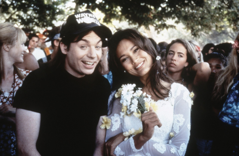  УЕЙН'S WORLD 2, from left: Mike Myers, Tia Carrere, 1993