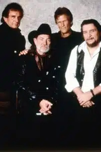   Johnny Cash, Willie Nelson, Kris Kristofferson og Waylon Jennings, pionerer inden for den fredløse bevægelse