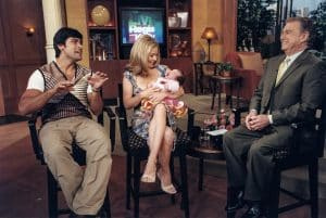   LANGSUNG BERSAMA REGIS DAN KELLY, dari kiri: Mark Consuelos, Kelly Ripa, Lola Grace Consuelos, Regis Philbin