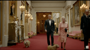   Rainha Elizabeth famosa compartilhou uma cena com Daniel Craig como James Bond para a Cerimônia de Abertura Olímpica de 2012