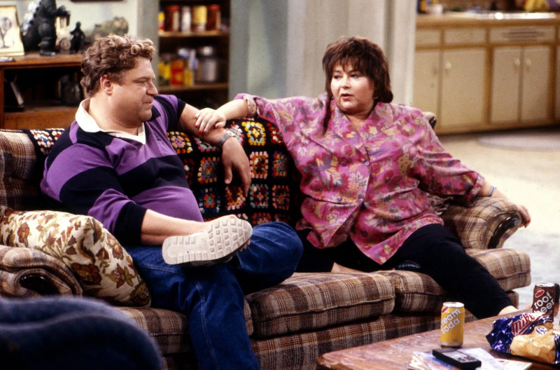  ROSEANNE, από αριστερά, John Goodman, Roseanne, 1988-2018