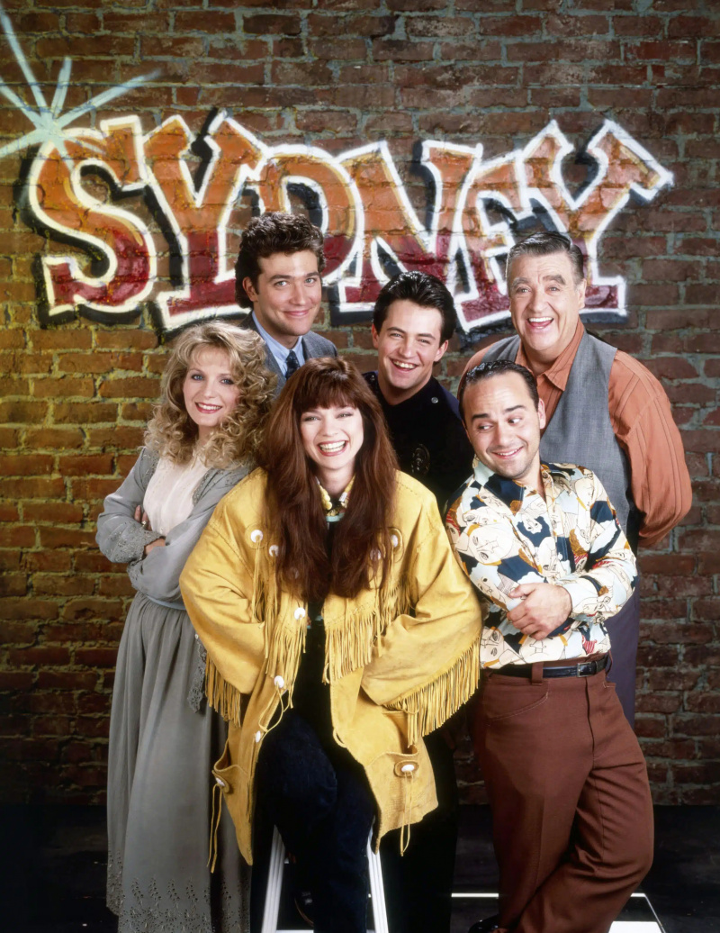 SYDNEY, à frente da esquerda: Rebeccah Bush, Valerie Bertinelli, Perry Anzilotti, atrás da esquerda: Craig Bierko, Matthew Perry, Barney Martin, 1990