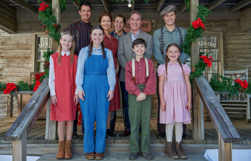  Le nouveau casting de'The Waltons' with Richard Thomas as narrator