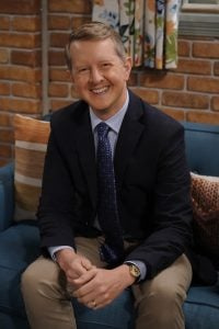   L'amfitrió Ken Jennings