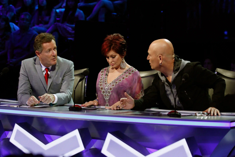 امریکہ'S GOT TALENT, (from left): judges Piers Morgan, Sharon Osbourne, Howie Mandel, 'Four Acts Advance To Top 24', (Season 6, ep. 614, aired July 13, 2011), 2006-