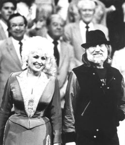   GRAND OLE OPRY 60è ANIVERSARI, des de l'esquerra: Dolly Parton, Willie Nelson