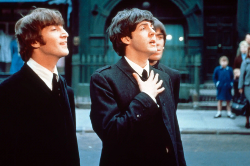  EN HÅRD DAG'S NIGHT, from left: John Lennon, Paul McCartney, George Harrison (obscured), 1964