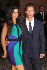 Camila Alves og Matthew McConaughey, stolte forældre til en datter og to sønner