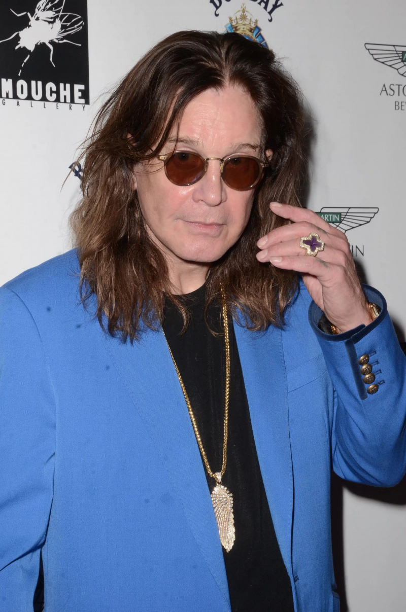  Ozzy Osbourne rolstoel