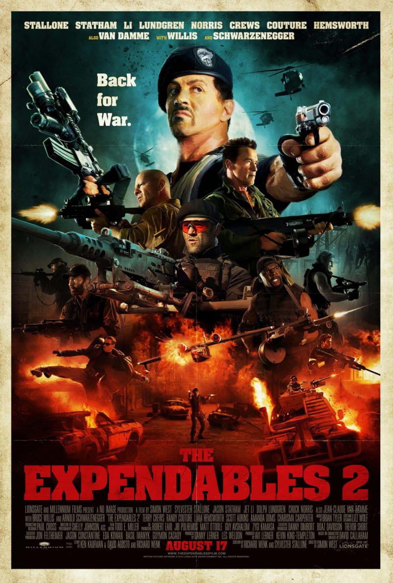  THE EXPENDABLES 2, plakát USA, nahoře 4, ve směru hodinových ručiček shora: Sylvester Stallone, Arnold Schwarenegger, Jason Statham, Bruce Willis; další ve směru hodinových ručiček zprava: Dolph Lundgren, Terry Crews, Liam Hemsworth, Jet LI, Sylvester Stallone, Jean-Claude Van Damme, Chuck Norris, Randy Couture, 2012