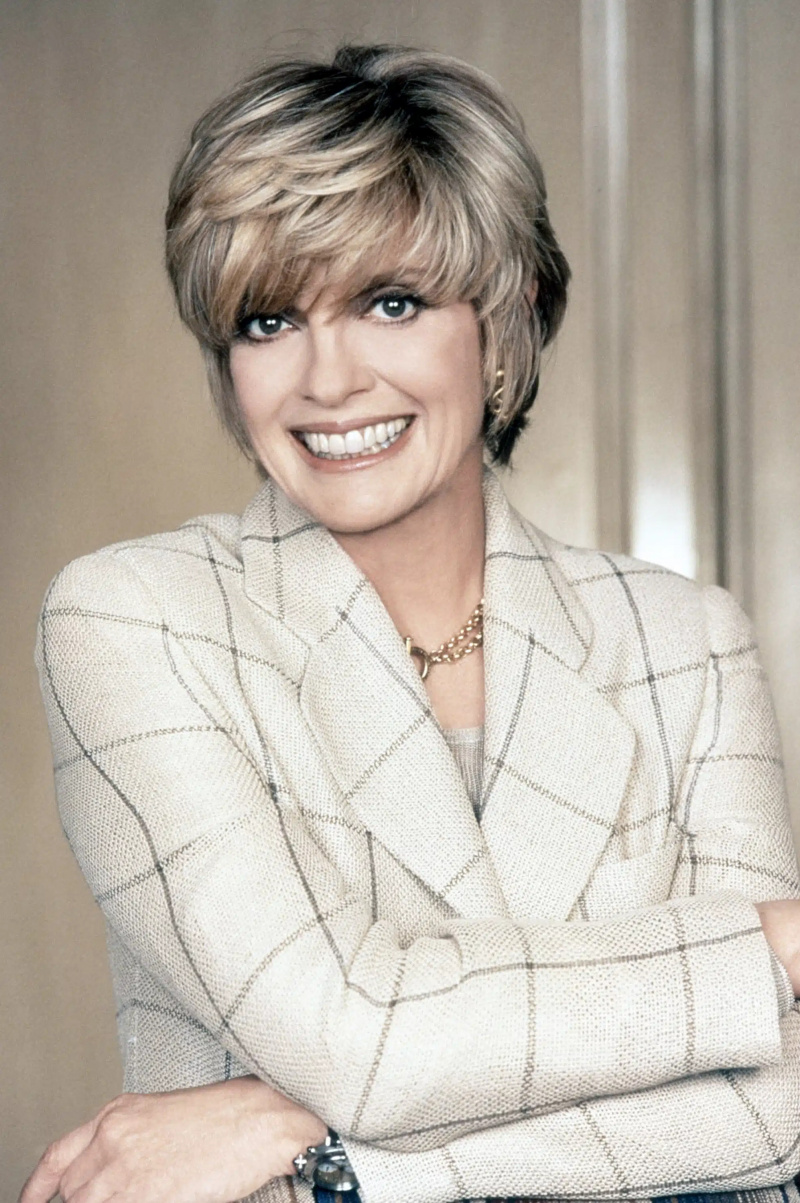   Donna Mills 및 Dame Joan Collins와 함께한 Linda Gray의 첫 번째 사진 촬영