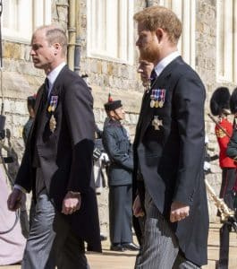   Kongefamilien deltok på en privat seremoni før de tok et siste farvel