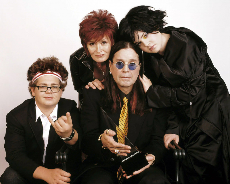 AMERICAN MUSIC AWARDS 2003 เป็นเจ้าภาพโดย The Osbourne (Jack Osbourne, Sharon Osbourne, Ozzy Osbourne, Kelly Osbourne), 2003
