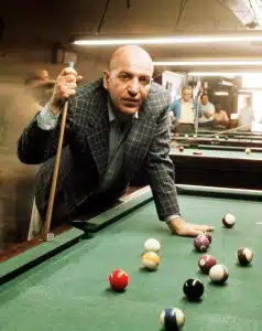   Kojak terminó con amigos en lugares altos