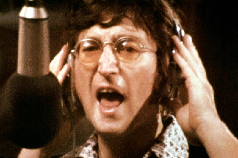  STELLEN SIE SICH VOR: JOHN LENNON, John Lennon, 1988, Foto von der Aufnahme von'Imagine' album, 1971
