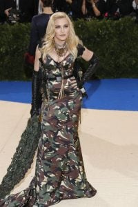  Madonna teve que ser entubada na UTI