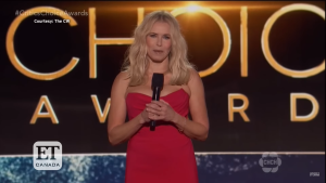   Chelsea Handler viitas prints Harryle Critics Choice Awardsil