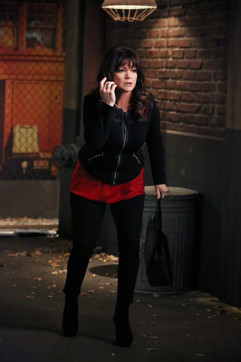  HOT IN CLEVELAND, Valerie Bertinelli in'Tazed and Confused' 