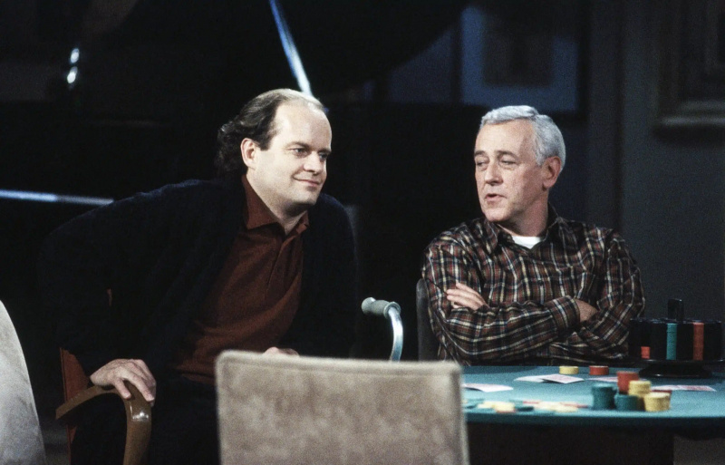  FRASIER, de gauche à droite : Kelsey Grammer, John Mahoney,'You Can't Tell a Crook by His Cover'