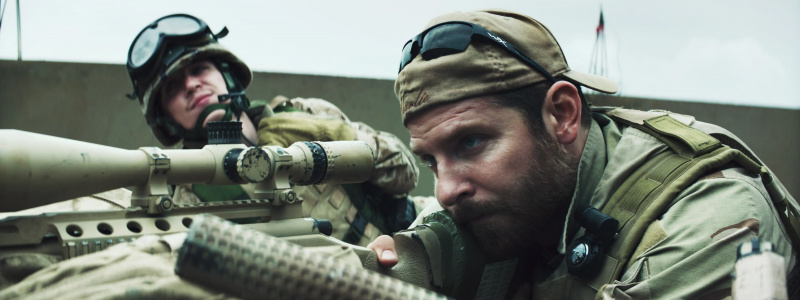  AMERICAN SNIPER، بائیں سے: Kyle Gallner، Bradley Cooper، 2014