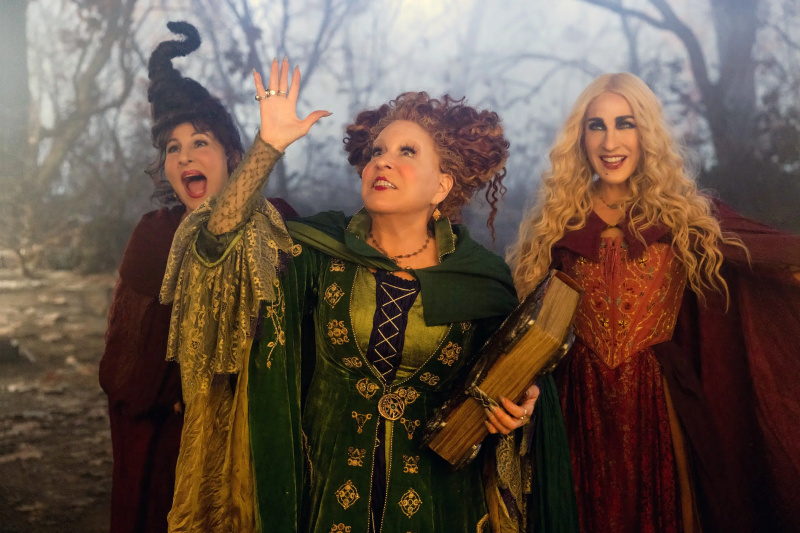  HOCUS POCUS 2, balról: Kathy Najimy, Bette Midler, Sarah Jessica Parker, 2022