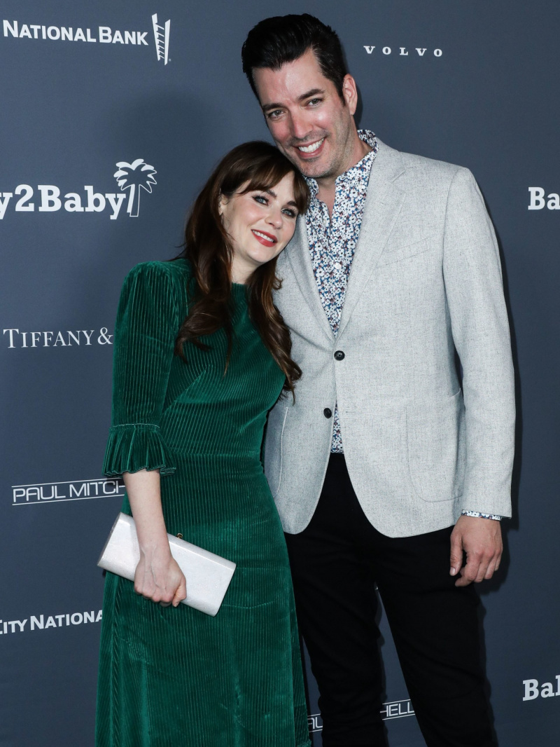  Aktrise Zooey Deschanel un draugs Džonatans Skots