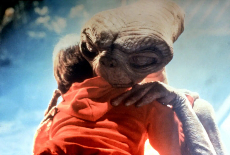  E.T., Henrijs Tomass, E. T., 1982, apskaujoties