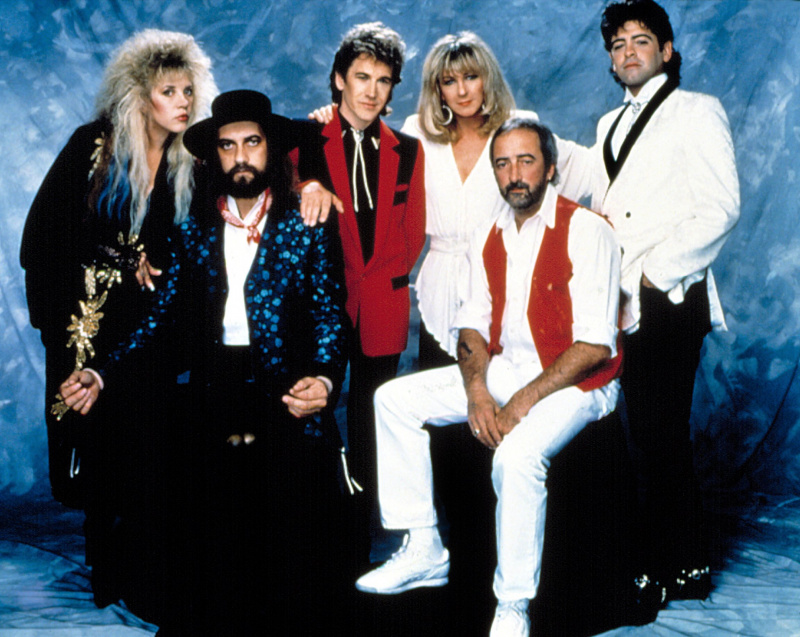 Fleetwood Mac, (Stevie Nicks, Mick Fleetwood, Rick Vito, Christine McVie, John McVie, Billy Burnette), por volta do início dos anos 1990