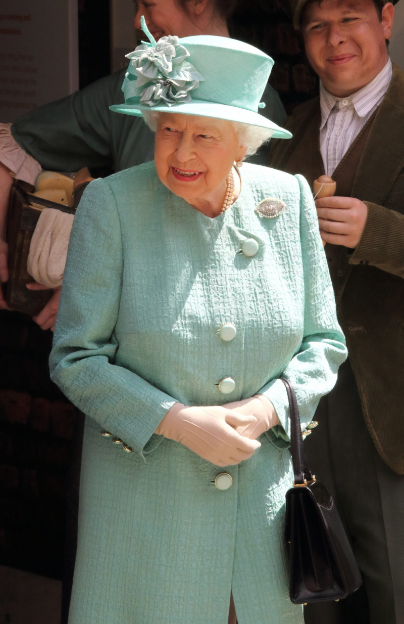  Sua Majestade a Rainha Elizabeth II