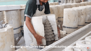   Một phần giá trị đằng sau những cây thông Noel bằng gốm nằm ở quá trình sáng tạo