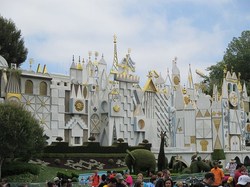  'هو - هي's a Small World" in Disneyland