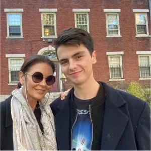 Catherine Zeta-Jones og Dylan Douglas deltok på premieren på den nye National Treasure-serien