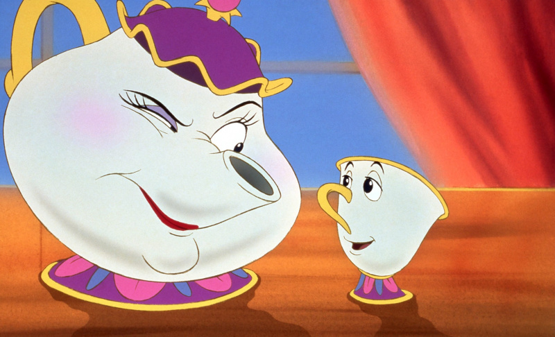  BEAUTY AND THE BEAST, BEAUTY AND THE BEAST, από αριστερά: Mrs. Potts (φωνή: Angela Lansbury), Chip (φωνή: Bradley Michael Pierce), 1991