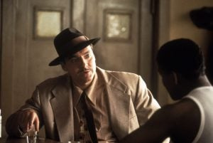   IL DIAVOLO IN VESTITO BLU, da sinistra: Tom Sizemore, Denzel Washington